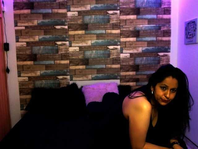 Live sex webcam photo for milenacambc #264875517