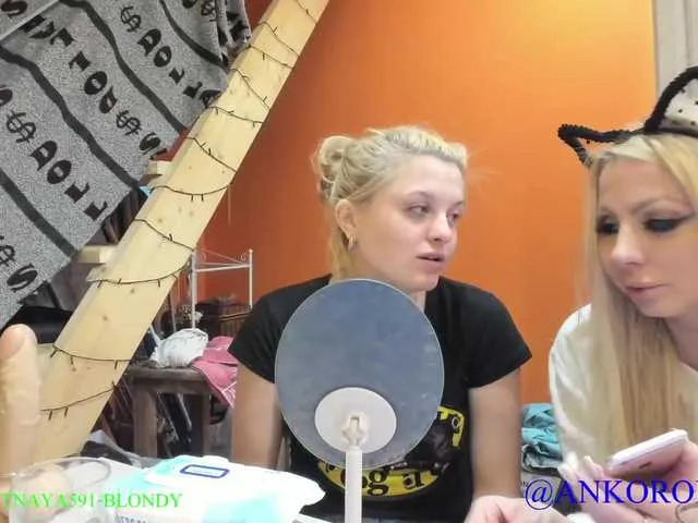 Live sex webcam photo for karolina1908 #241380569