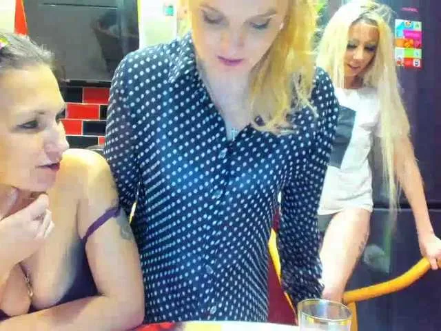 Live sex webcam photo for karolina1908 #241150435