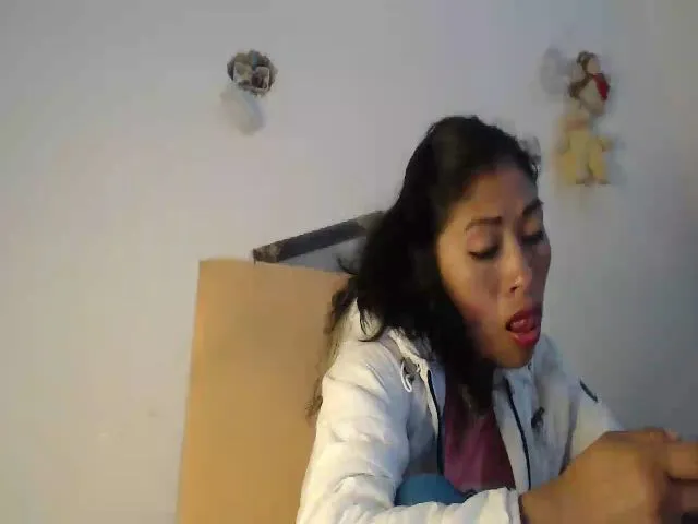 Live sex webcam photo for CHILENITAHOT #260150799