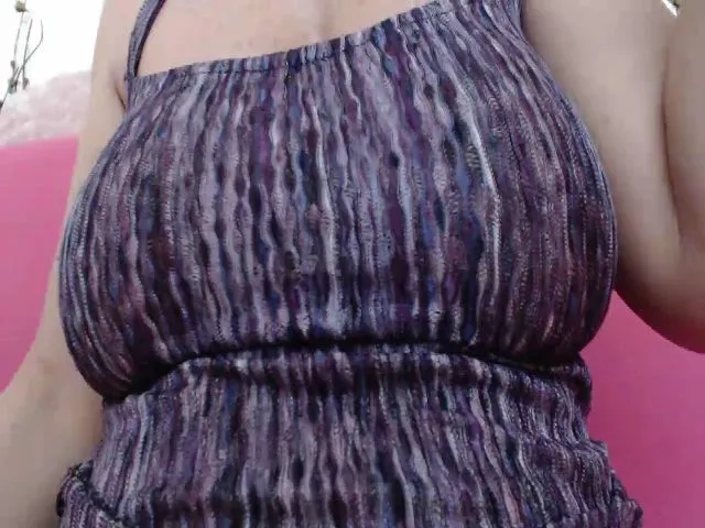 Live sex webcam photo for Adama4u #252772994