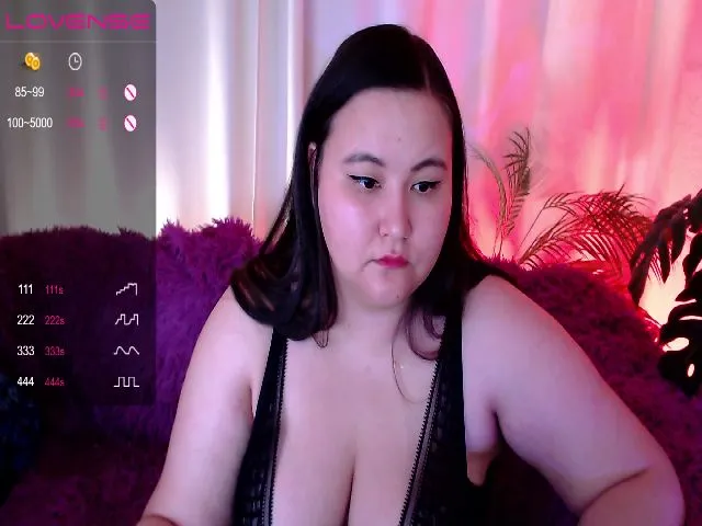 Live sex webcam photo for MinaMosss #255590396