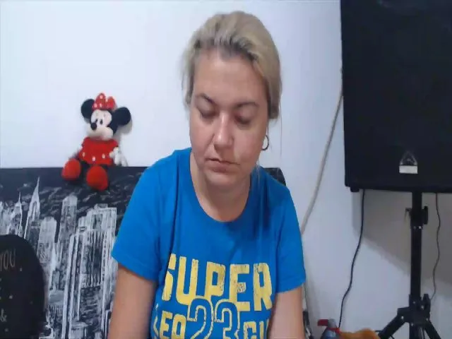 Live sex webcam photo for Softhottmilf #256197373
