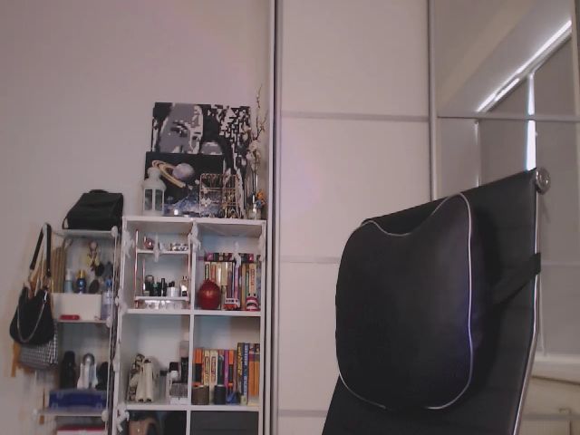 Live sex webcam photo for KellyAsian #253043402