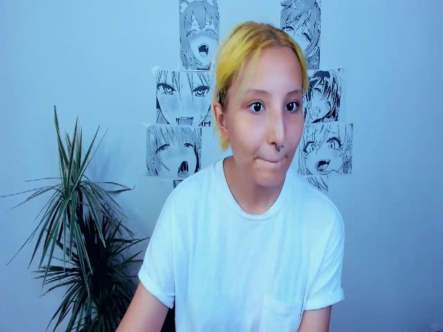 Live sex webcam photo for KarenIo #263778699