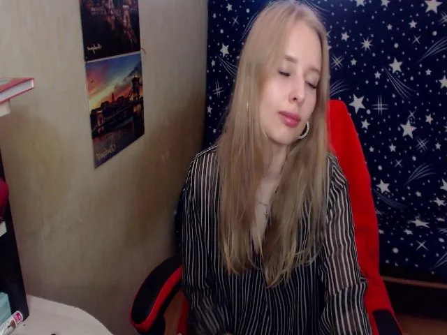 Live sex webcam photo for JessyGinger #258107751