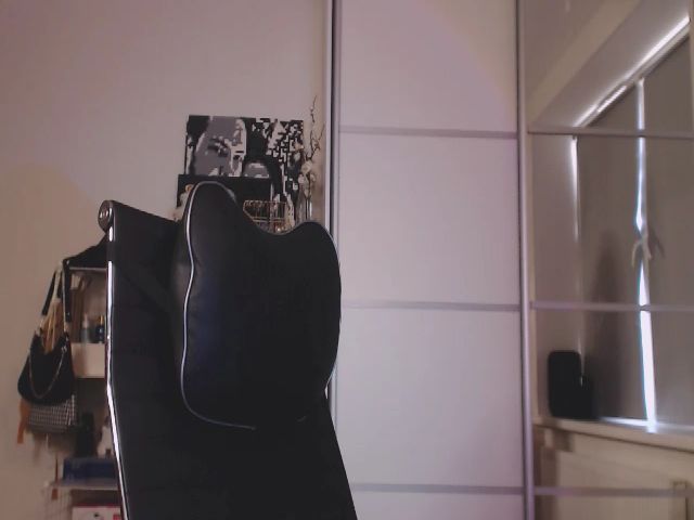 Live sex webcam photo for KellyAsian #254052895