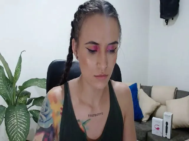 Live sex webcam photo for Avaa22_ #252702274