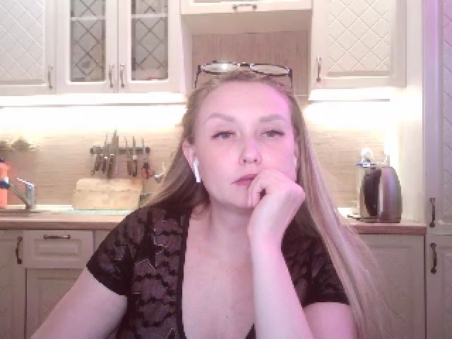 Live sex webcam photo for JaneGrey111 #262220063