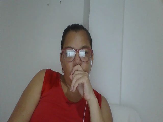 Live sex webcam photo for SweetLola01 #254972905