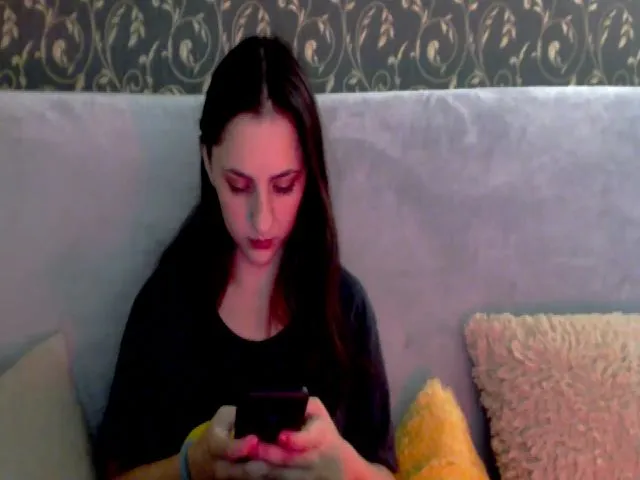 Live sex webcam photo for Meowny #258677405