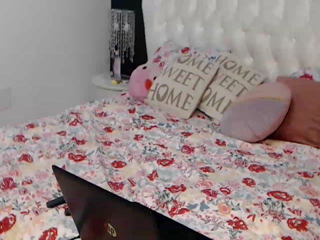 Live sex webcam photo for BlondeeFairy #264445777