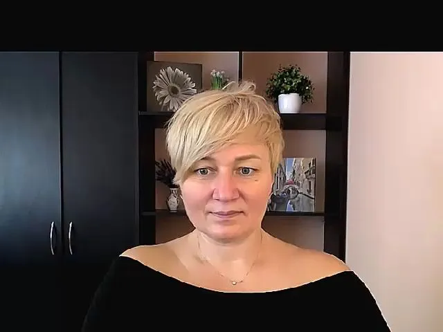 Live sex webcam photo for KailyMey #264280786