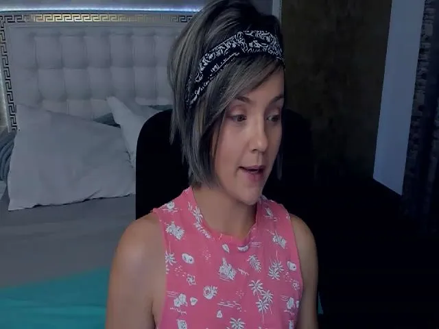 Live sex webcam photo for TiffanyRioxxx #264576182