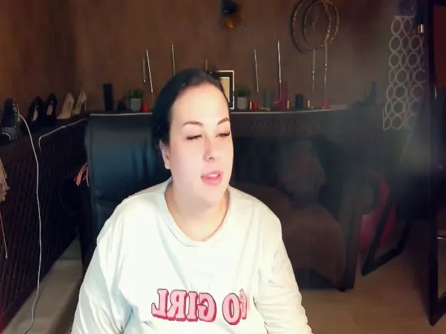 Live sex webcam photo for SerahMirabeli #257949609