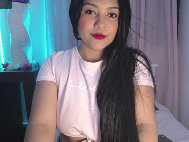 Live sex webcam photo for Charlotte-Lin #241375178