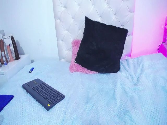 Live sex webcam photo for Sophyvip #256552599