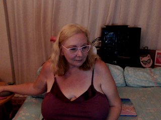 Live sex webcam photo for LisaLinny #240788212