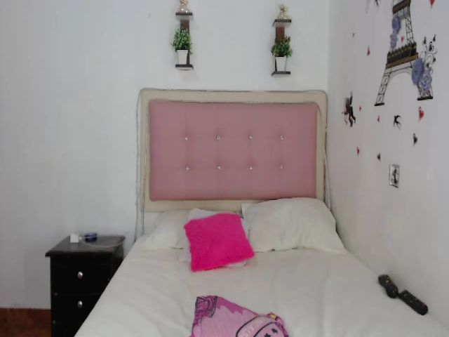 Live sex webcam photo for Maryalelove #264376753