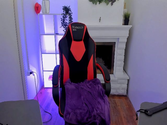 Live sex webcam photo for HelenCarter #256560172