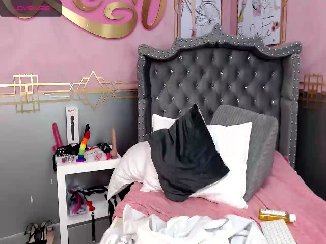 Live sex webcam photo for Slutty_Milf_ #265015286