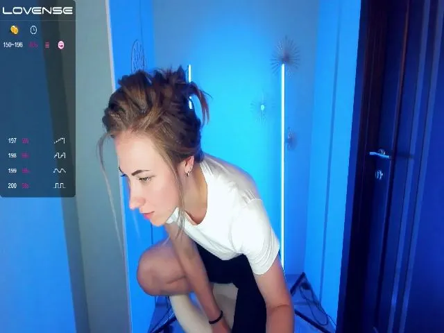 Live sex webcam photo for LilFluffyDuck #253804353