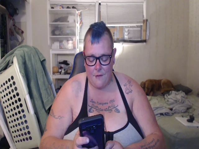 Live sex webcam photo for PunkChick420 #259123038