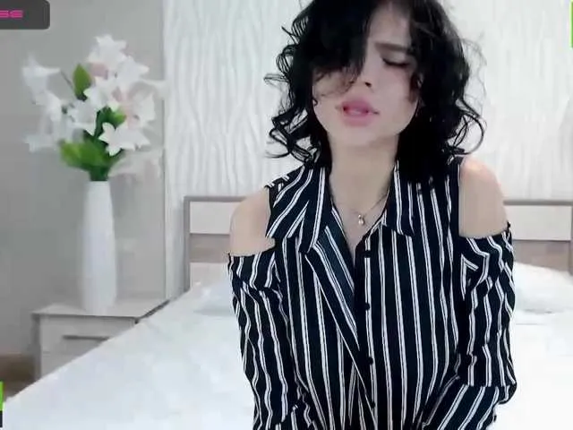 Live sex webcam photo for look-at-me #240987741