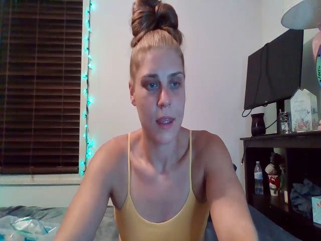 Live sex webcam photo for PlumpToPeachy #254680049