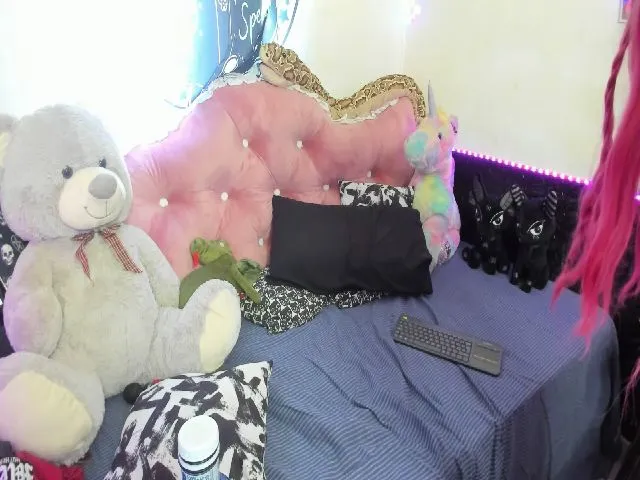 Live sex webcam photo for Lolapurple1 #265519972