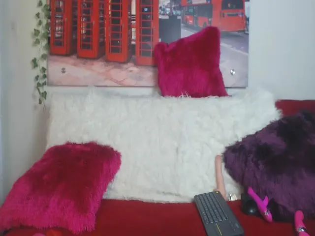 Live sex webcam photo for Emiliarain #257938475