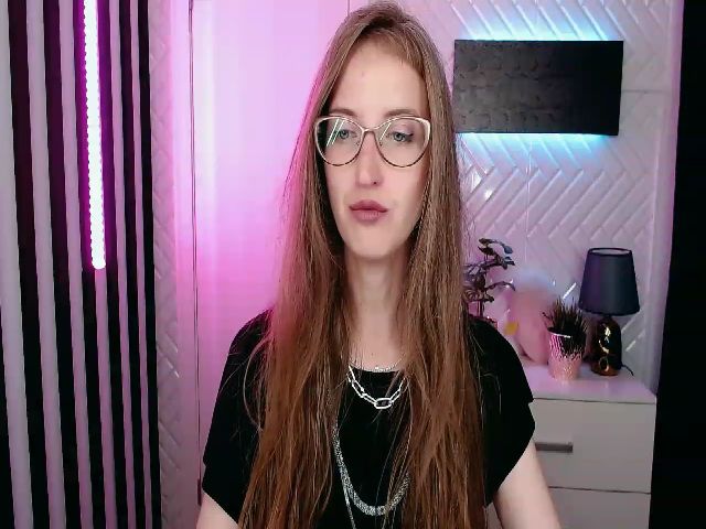 Live sex webcam photo for JennyLovelyS #261883951