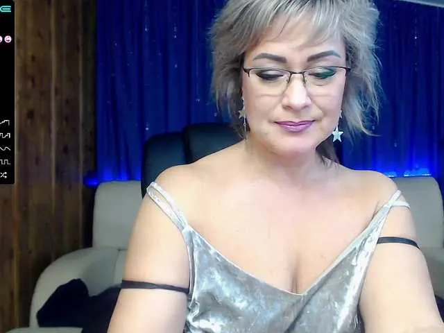 Live sex webcam photo for EllenRiplley #241329918