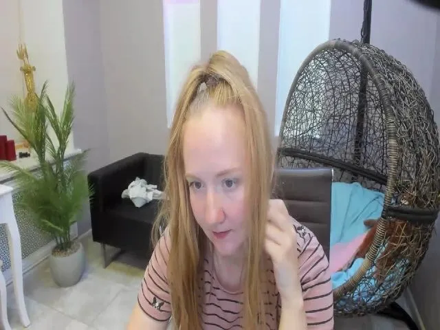 Live sex webcam photo for StunningKelly #255580842