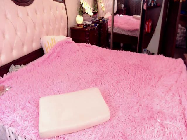 Live sex webcam photo for LizzyMayers #253177005