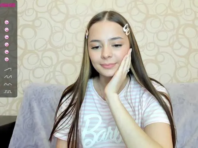 Live sex webcam photo for Roxanne2021 #245513282