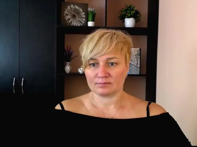 Live sex webcam photo for KailyMey #258664184