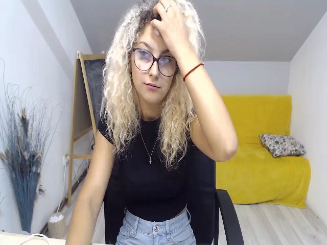 Live sex webcam photo for CurlyBella #263592878