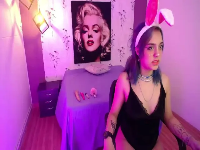 Live sex webcam photo for Spaaarkie #255975763