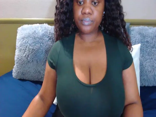 Live sex webcam photo for Explodeinmex #261506463