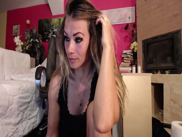 Live sex webcam photo for AmazingMARRY #255519677