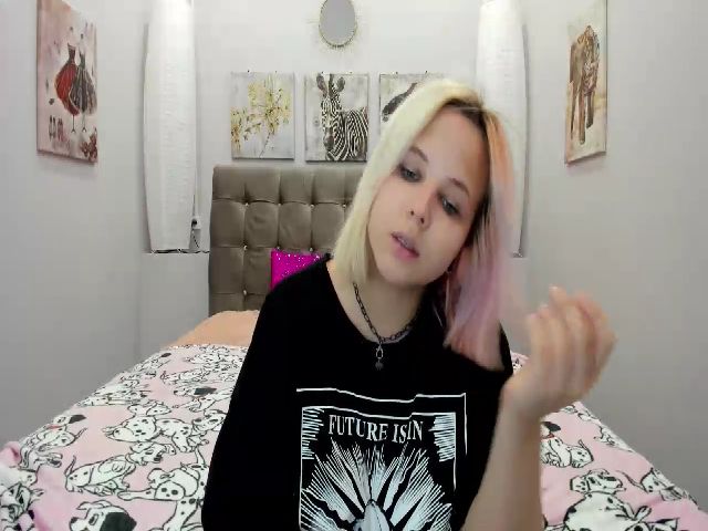 Live sex webcam photo for Helokit #260587343