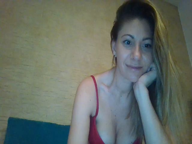 Live sex webcam photo for Kiley5 #254284211