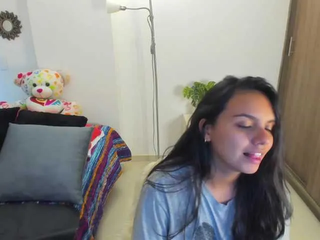 Live sex webcam photo for anthonellahil #249116922
