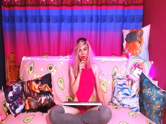 Live sex webcam photo for Lolly_Goddess #259176184