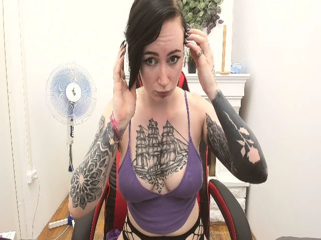 Live sex webcam photo for HelenCarter #252663113