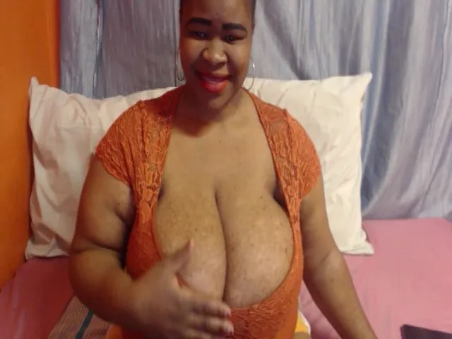 Live sex webcam photo for Sweetnozie #255588482