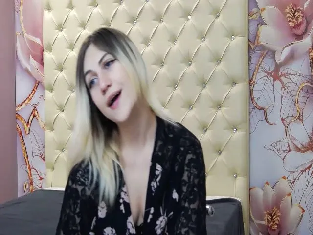Live sex webcam photo for KristyWalsh #264383996