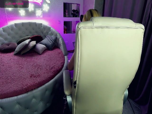 Live sex webcam photo for TinkerrBelll #257110987