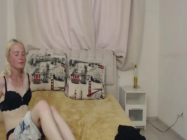 Live sex webcam photo for Girl_Summer1 #252871259